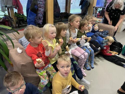 895B8E86-264A-4B6E-B485-A376D1484828